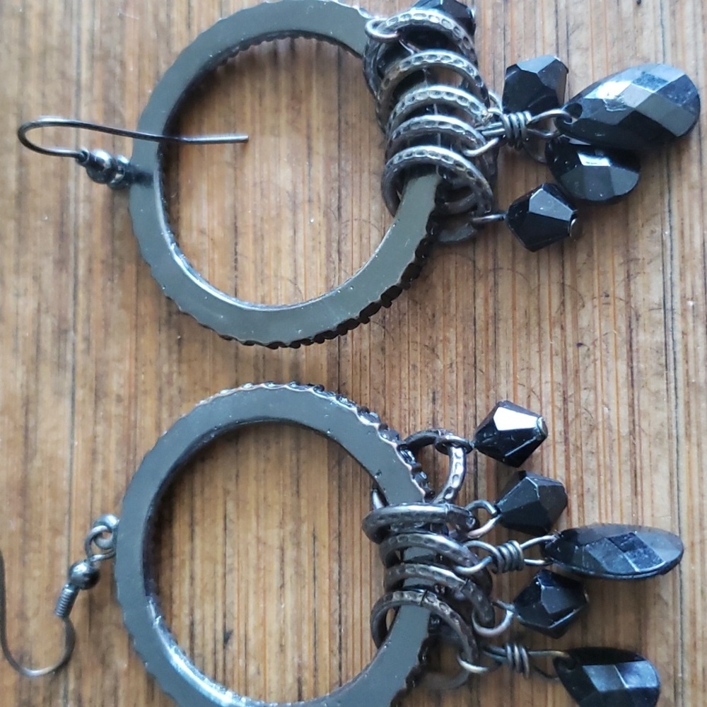Fun dangling earrings - Picture 6 of 6
